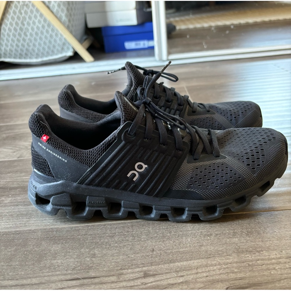 On Cloudswift women’s shoes only worn once